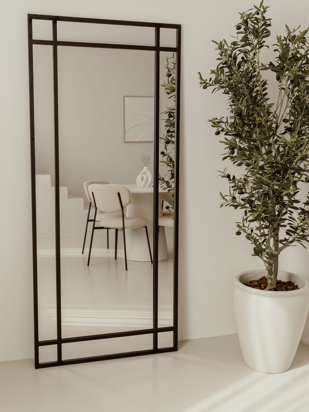 Duże Lustro Podłogowe w Kratę 180x80 Czarne